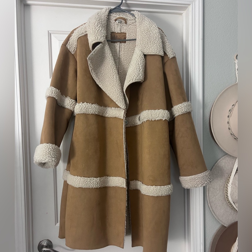 ☃️Women's Tan Shearling Bearpaw coat